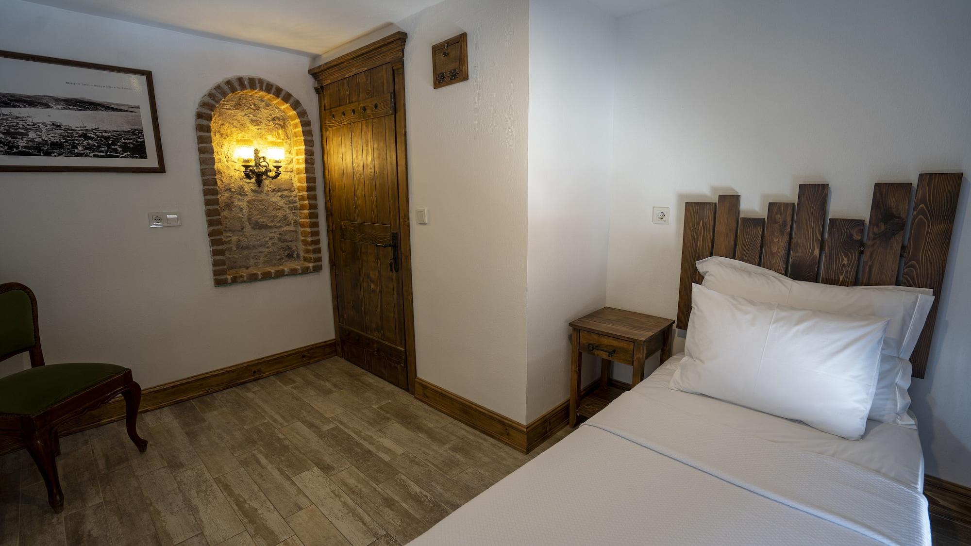 Villa Pietra Butik Otel Ayvalı エクステリア 写真