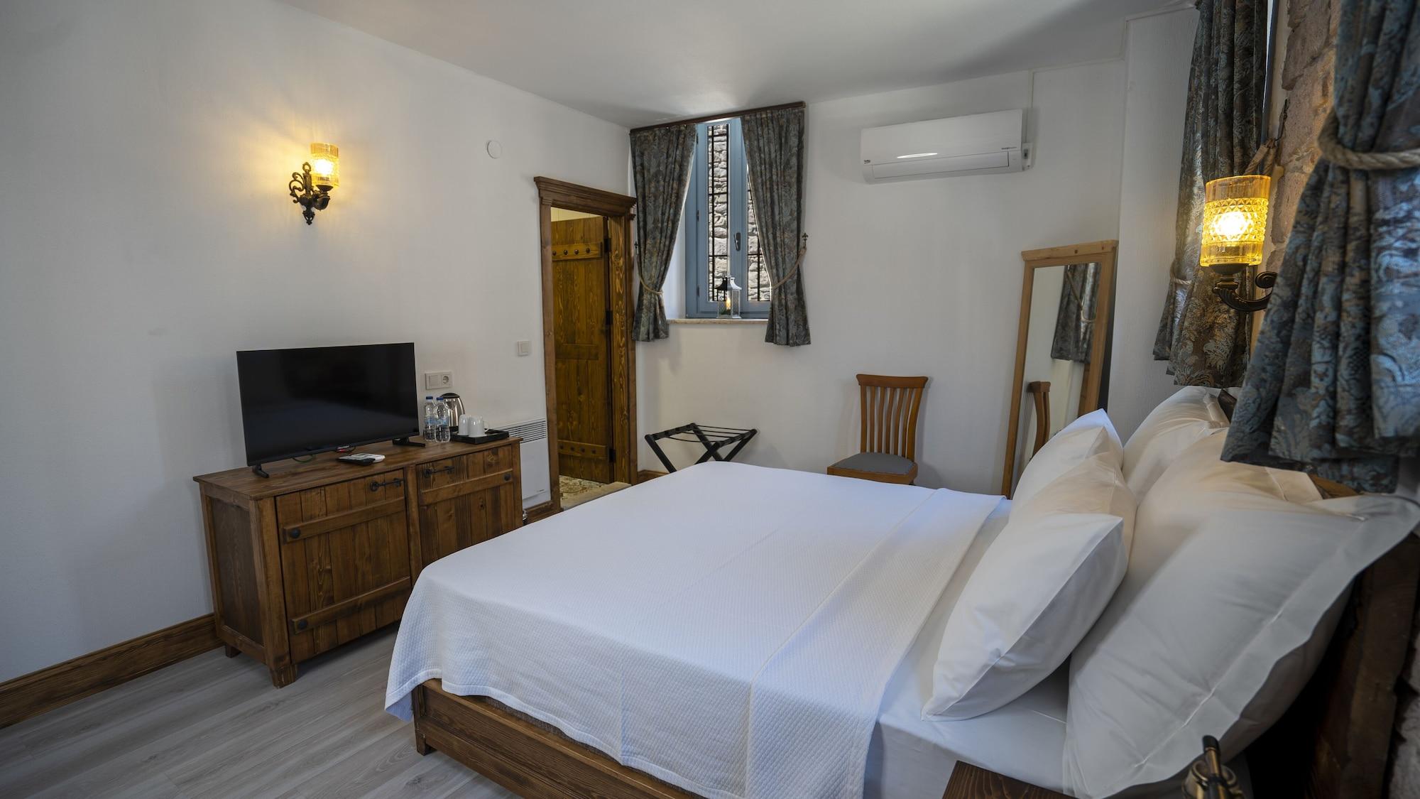 Villa Pietra Butik Otel Ayvalı エクステリア 写真